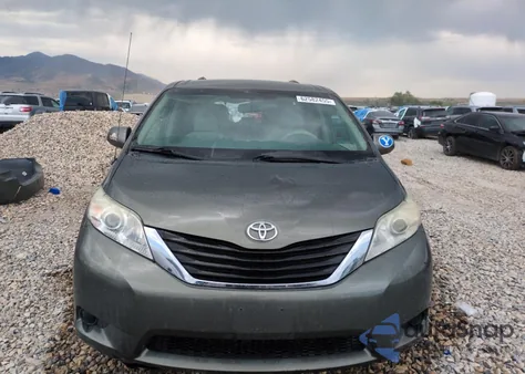 2012 Toyota Sienna Le z USA, uszkodzony, nr VIN 5TDKK3DC9CS205746
